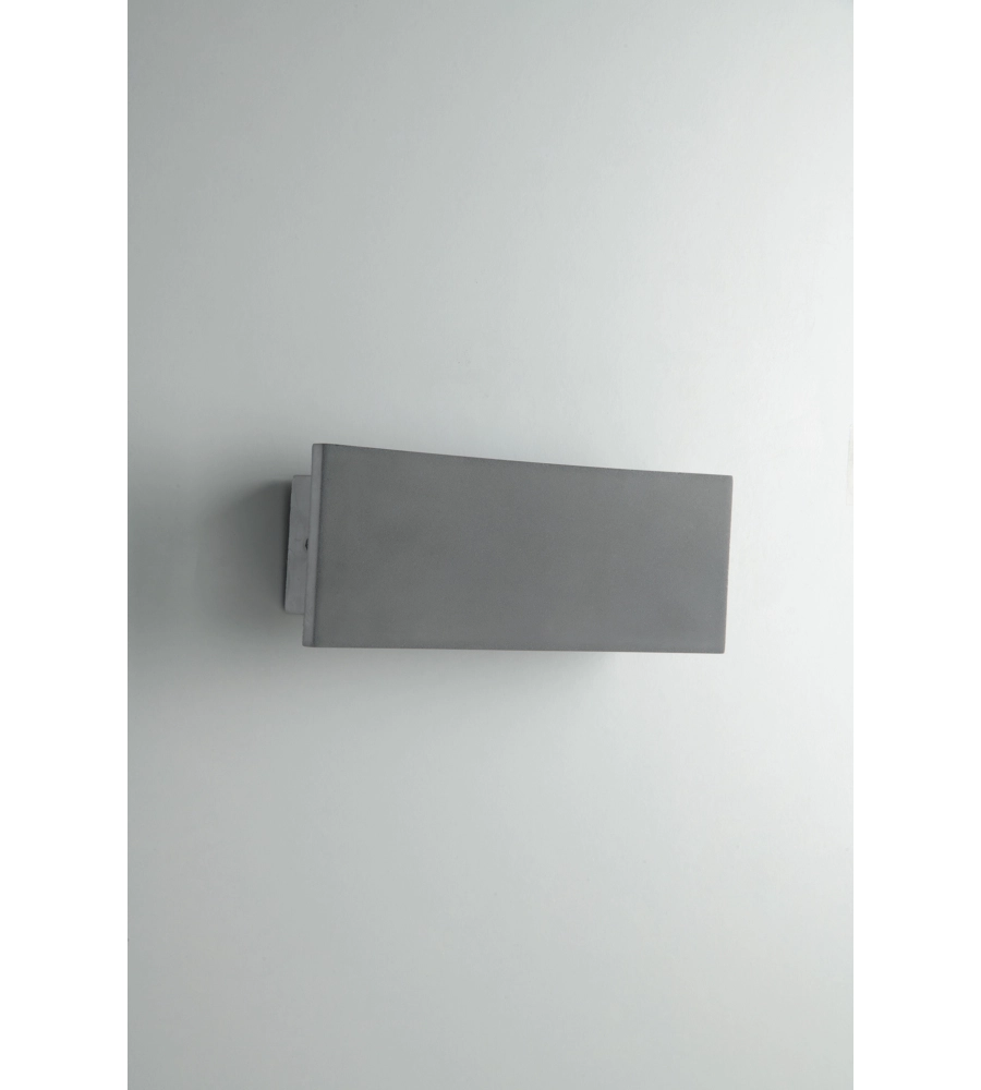 Applique a led biemissione "parker" in cemento grigio, 512lm